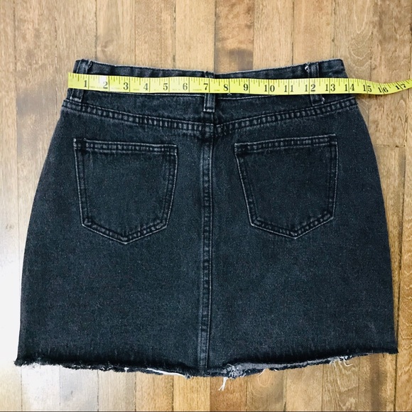 Black Denim Mini Skirt (M) - Picture 4 of 9